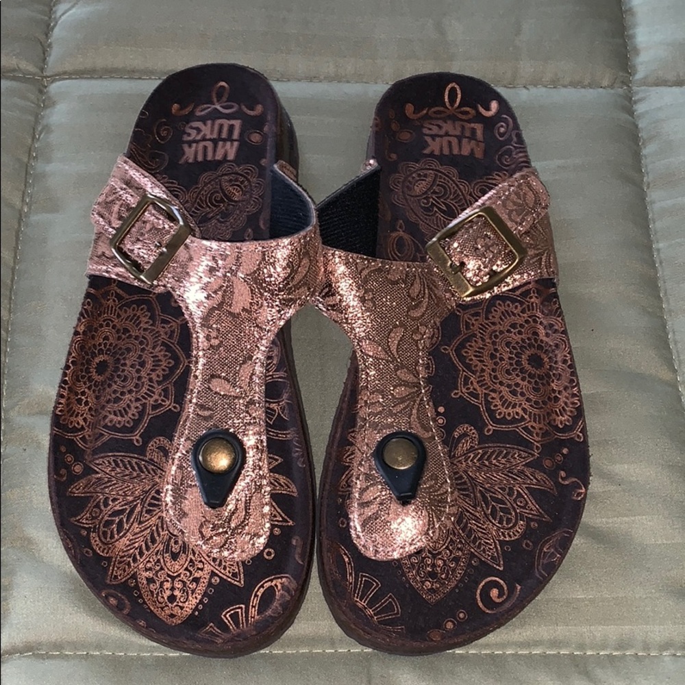 Size 6 Muk Luks